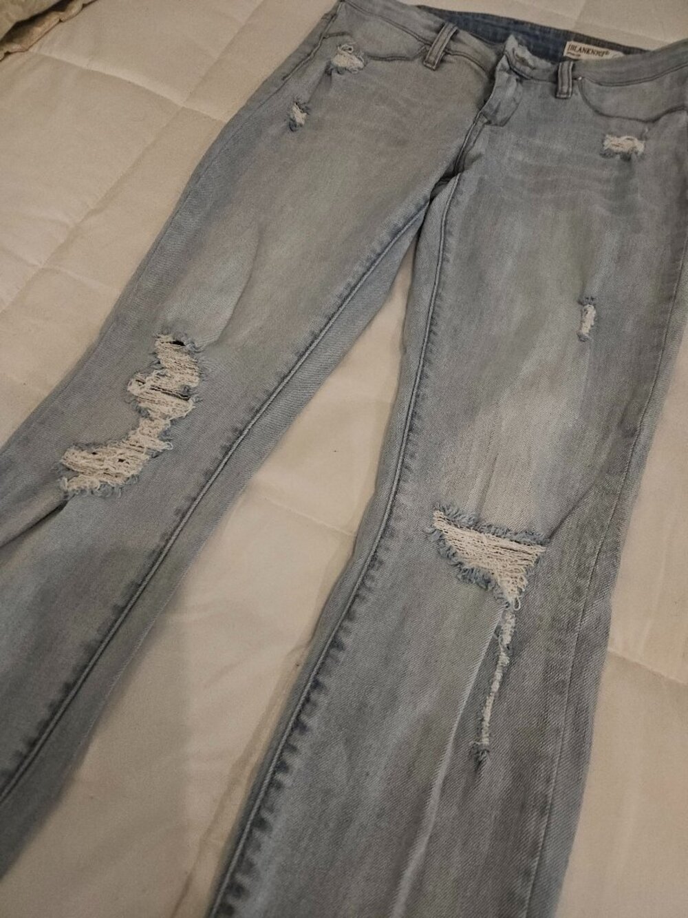 BLANKNYC Spray-On Distressed Skinny Jeans Women’s 27 Light Wash Studded